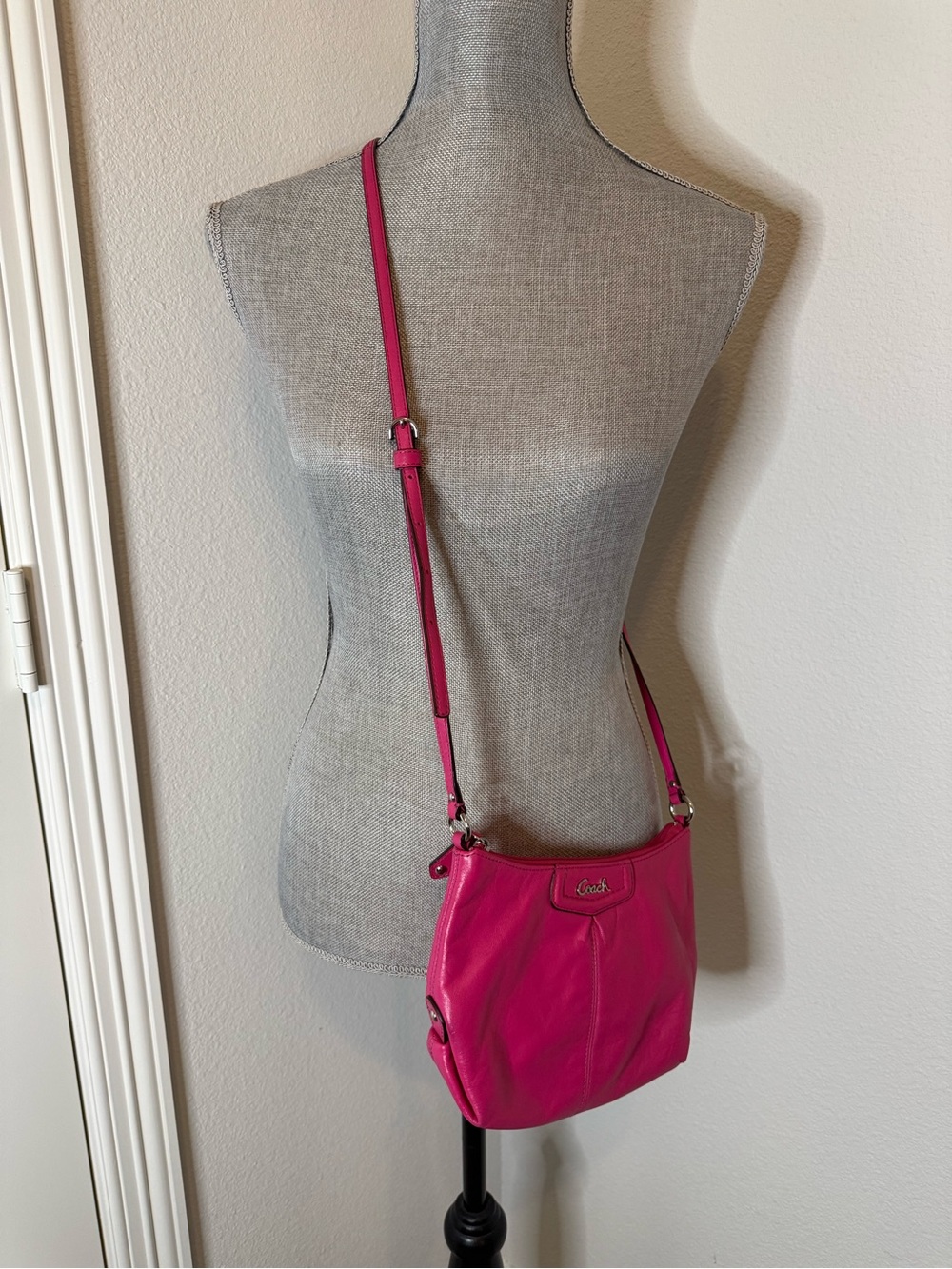 Coach Hot Pink Leather Crossbody Bag - Picture 3 of 16